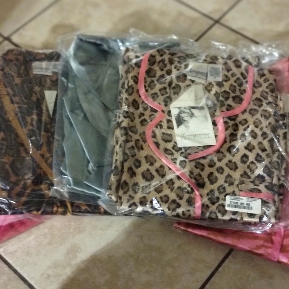 Suzanne Somers pajamas lounge wear lot